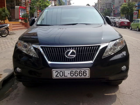 Lexus RX350, dòng crossover ăn khách nhất của Lexus. Xe mang biển tứ quý "lộc". Ảnh: Otofun Lexus RX350, dòng crossover ăn khách nhất của Lexus. Xe mang biển tứ quý "lộc". Ảnh: Otofun
