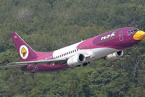 HOK thậm chí còn có 2 phiên bản xanh và hồng cho máy bay của hãng.