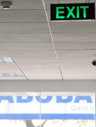 Nhiều người buồn cho cái kết sau 2 thập kỷ tồn tại của Habubank. Ảnh: Công Tâm