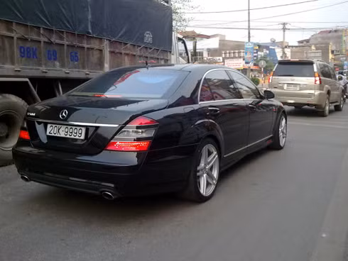 Mercedes S500 có giá khoảng 6 tỷ đồng. Ảnh: Otofun