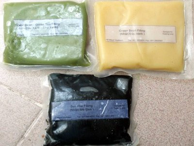 Mẫu nhân bánh trung thu làm sẵn mua tại chợ Bình Tây.