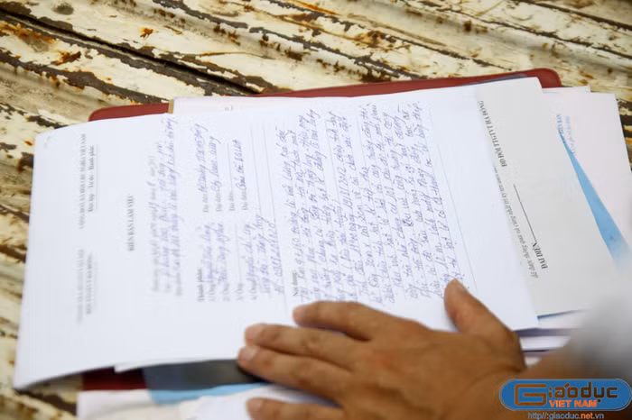 Cũng trong buổi sáng nay, lực lượng thanh tra GT - Sở GTVT Hà Nội đã có mặt tại hiện trường cùng các lực lượng CSGT, CA phường sở tại tiến hành phân làn, điều khiển giao thông và ghi nhận hiện trường.