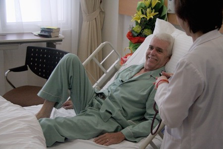 Doanh nhân Peter Thompson trong thời gian điều trị tại Vinmec Doanh nhân Peter Thompson trong thời gian điều trị tại Vinmec