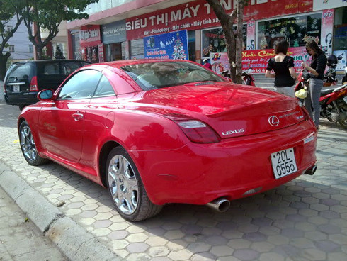 Chiếc Lexus mang biển "tam hoa". Ảnh: Otofun Chiếc Lexus mang biển "tam hoa". Ảnh: Otofun