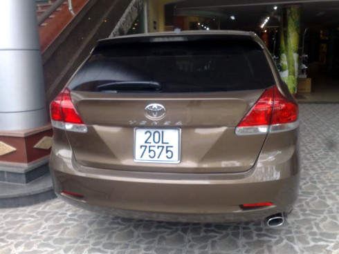 Biển lặp cho Venza, một trong những dòng Toyota nhập khẩu ăn khách nhất. Venza không được xếp vào hạng sang nhưng có mặt trong danh sách nhờ biển đẹp. Biển lặp cho Venza, một trong những dòng Toyota nhập khẩu ăn khách nhất. Venza không được xếp vào hạng sang nhưng có mặt trong danh sách nhờ biển đẹp.