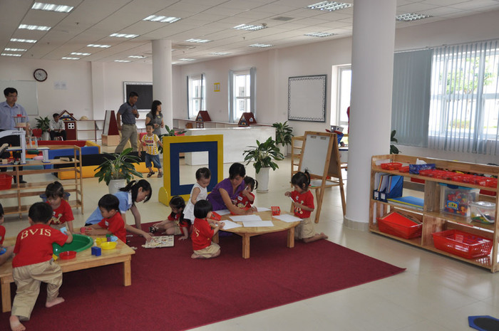 Phụ huynh của các bé cũng hết sức hài lòng với cơ ngơi “siêu xịn” với đầy đủ tiện ích, tiện nghi và rộng rãi dành cho học sinh mọi cấp học. Phụ huynh của các bé cũng hết sức hài lòng với cơ ngơi “siêu xịn” với đầy đủ tiện ích, tiện nghi và rộng rãi dành cho học sinh mọi cấp học.