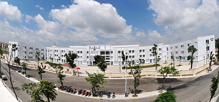 Trường BVIS rộng 4,7ha, nằm trên đường Hoa Lan, khu đô thị Vincom Village. Tọa lạc tại vị trí trung tâm của khu đô thị Vincom Village, với sự phối hợp chặt chẽ giữa các kiến trúc sư xuất sắc cùng những nhà lãnh đạo giáo dục chuyên nghiệp, trường BVIS được thiết kế để trở thành tác phẩm hoàn hảo dành cho sự phát triển của trẻ. Trường BVIS rộng 4,7ha, nằm trên đường Hoa Lan, khu đô thị Vincom Village. Tọa lạc tại vị trí trung tâm của khu đô thị Vincom Village, với sự phối hợp chặt chẽ giữa các kiến trúc sư xuất sắc cùng những nhà lãnh đạo giáo dục chuyên nghiệp, trường BVIS được thiết kế để trở thành tác phẩm hoàn hảo dành cho sự phát triển của trẻ.