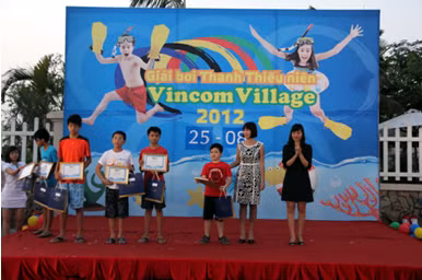 Tại lễ trao giải, bà Hoàng Hoa Anh Đức, Giám đốc Trung tâm DVKH VIP - Tập đoàn Vingroup cho biết: “Giải bơi Thanh Thiếu niên Vincom Village là một trong những hoạt động nằm trong định hướng hoạt động của Vingroup, góp phần nâng cao đời sống tinh thần và phong trào rèn luyện thể chất của cộng đồng “cư dân nhí” tại Vincom Village như: Trại hè Vincom Village 2012, Câu lạc bộ bơi, Câu lạc bộ Tennis …”. Giải bơi Thanh thiếu niên Vincom Village năm 2012 chỉ là một trong rất nhiều hoạt động kiến tạo cộng đồng mà chủ đầu tư Vingroup thường xuyên cho cư dân.