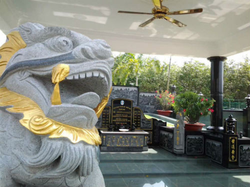 Ngôi mộ của bà bán bún nghìn tỷ Ngôi mộ của bà bán bún nghìn tỷ