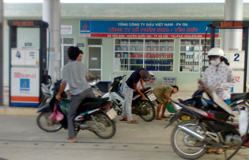 Lãnh đạo PV Oil khẳng định trong hệ thống của mình có khoảng 400 cửa hàng xăng dầu trải khắp miền Bắc và từ trước đến nay và không có hiện tượng găm hàng chờ lên giá. "Chúng tôi đang làm thủ tục yêu cầu Sico gỡ biển của PV Oil", nguồn tin khẳng định.