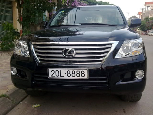 Lexus LX570 nằm trong phân khúc cùng với Mercedes GL-class, Audi Q7 và Infiniti QX56. Ảnh: Otofun Lexus LX570 nằm trong phân khúc cùng với Mercedes GL-class, Audi Q7 và Infiniti QX56. Ảnh: Otofun