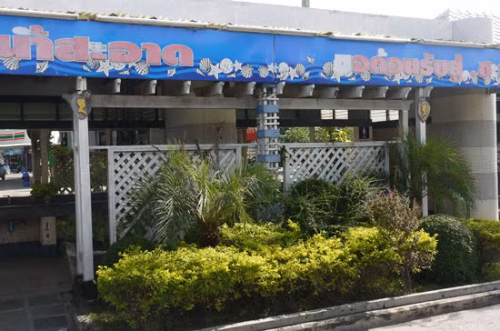 Trở ngược lại hành trình của CAITA ở Lào, Việt Nam, Trung Quốc trước khi tới Thái Lan, hầu hết trạm xăng, dầu có vẻ rất đơn điệu và luôn thiếu chỗ để khách du lịch "xả hơi". Có thể có ai đó sẽ nói rằng, trạm xăng là trạm xăng, sao phải nhồi nhét thêm những dịch vụ như vậy. Tuy nhiên, cách làm như vậy đã mang lại ấn tượng không nhỏ cho khách du lịch nước ngoài khi tới xứ sở nụ cười.