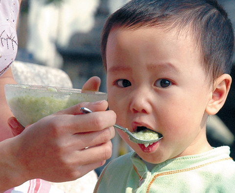 Có thể cháu ăn nhiều nhưng lại ăn những thức ăn ít bổ dưỡng (khi không đủ chất dinh dưỡng thì khó mà béo được). Ảnh Có thể cháu ăn nhiều nhưng lại ăn những thức ăn ít bổ dưỡng (khi không đủ chất dinh dưỡng thì khó mà béo được). Ảnh