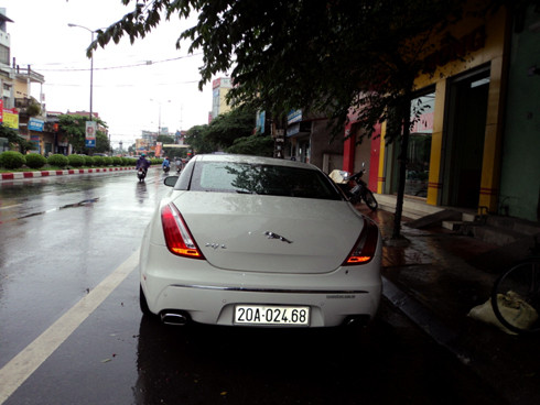 Jaguar XJ 2. Ảnh: Otofun Jaguar XJ 2. Ảnh: Otofun