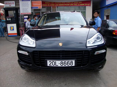 Porsche Cayenne GTS, một trong những mẫu SUV hạng sang được ưa chuộng nhất tại Việt Nam. Ảnh: Otofun Porsche Cayenne GTS, một trong những mẫu SUV hạng sang được ưa chuộng nhất tại Việt Nam. Ảnh: Otofun
