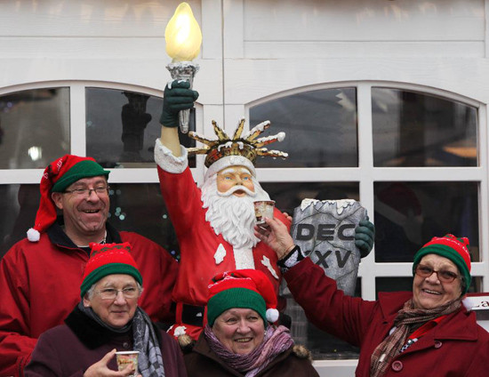 Không khí chào đón Giáng sinh và Năm mới 2012 trên Đại lộ Champs-Elysee Không khí chào đón Giáng sinh và Năm mới 2012 trên Đại lộ Champs-Elysee