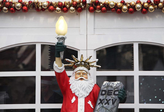 Không khí chào đón Giáng sinh và Năm mới 2012 trên Đại lộ Champs-Elysee Không khí chào đón Giáng sinh và Năm mới 2012 trên Đại lộ Champs-Elysee