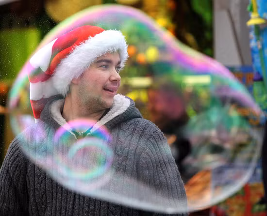 Không khí chào đón Giáng sinh và Năm mới 2012 trên Đại lộ Champs-Elysee