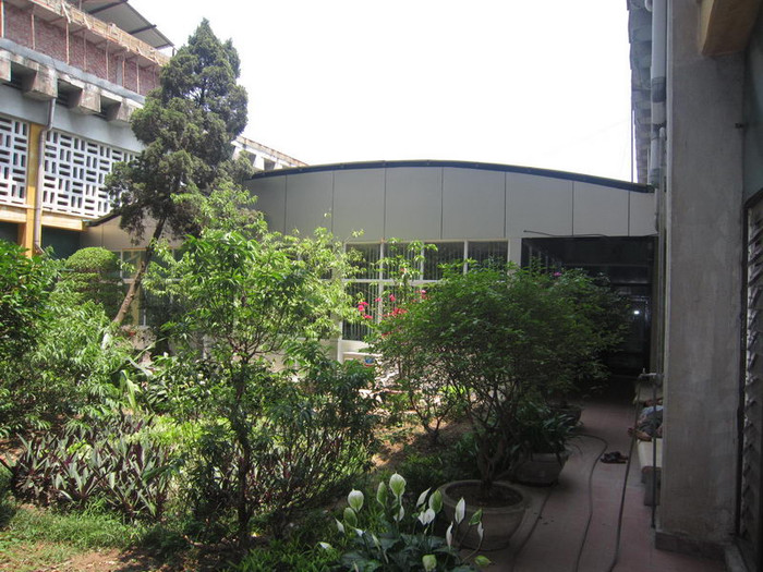 Khu vườn cũng được bố trí lại để dành chỗ cho Lớp học