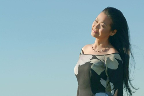 Sau đó họ tiếp tục trình diễn khắp nơi ở miền Nam Việt Nam, nhất là trong các sân cỏ trường đại học, nơi Khánh Ly được mệnh danh là “Nữ Hoàng Chân Đất” hay “Nữ Hoàng Sân Cỏ”. Khánh Ly chính là ca sĩ Việt Nam đầu tiên tổ chức sô (show) diễn riêng của mình. Sau đó họ tiếp tục trình diễn khắp nơi ở miền Nam Việt Nam, nhất là trong các sân cỏ trường đại học, nơi Khánh Ly được mệnh danh là “Nữ Hoàng Chân Đất” hay “Nữ Hoàng Sân Cỏ”. Khánh Ly chính là ca sĩ Việt Nam đầu tiên tổ chức sô (show) diễn riêng của mình.