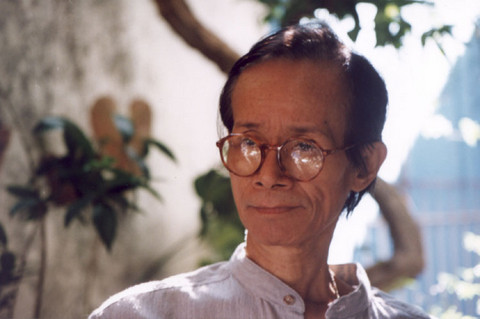 “Hạt bụi nào hóa kiếp thân tôi, để một mai tôi về làm cát bụi…” Sẽ nhẹ lòng hơn nhiều nếu ai đó đang bước vào ngưỡng của sự không lối thoát mà lại được làm bạn với những giai điệu ấy.