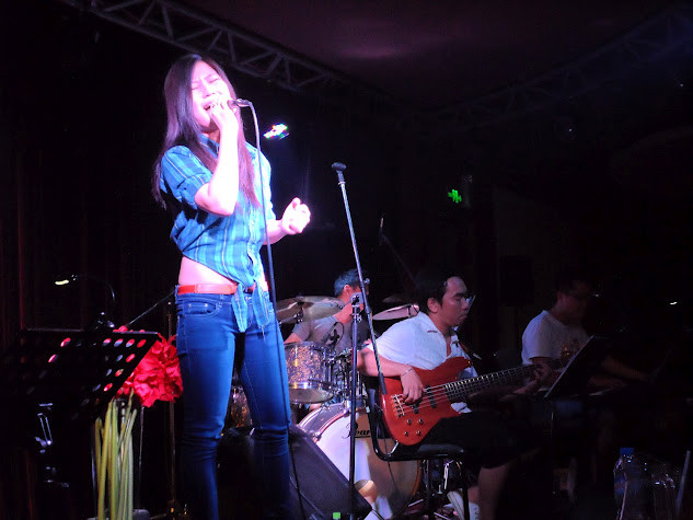 Cô gái 17 tuổi này cũng đang tích cực luyện tập Cô gái 17 tuổi này cũng đang tích cực luyện tập