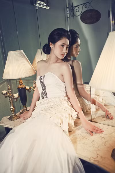 Không chỉ thường xuyên góp mặt tại các show thời trang lớn ở trong nước, cô còn liên tục nhận được lời mời đi biểu diễn ở nước ngoài. Mới đây, cô đã có chuyến công tác cùng các chân dài khác tới Mỹ.