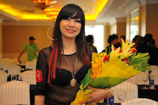 Gần đây, trong một bài phỏng vấn, Bảo Yến giới thiệu: 'Tôi tên thật là Nguyễn Khắc Kim Yến, sinh năm 1958 tại Huế, 8 tuổi theo bố mẹ về lập nghiệp tại thành phố Cần Thơ, học trường tư thục Phan Thanh Giản. Sau 30/4/1975, gia đình tôi chuyển vào Sài Gòn sinh sống'.