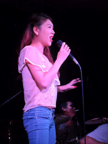 Cô trở nên cuốn hút hơn rất nhiều. Cô trở nên cuốn hút hơn rất nhiều.