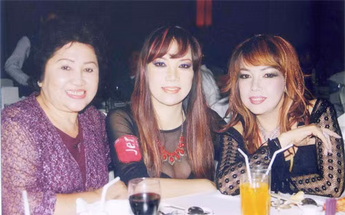 'Còn nữa, một nữ ca sĩ biệt danh là "Bống" từng lớn tiếng cảnh tỉnh đồng nghiệp Bằng Kiều: "Mày cũng bày đặt bon chen nhập băng với đám trong Sài Gòn à?". Những lời mai mỉa như thế thật thiếu tình người.' Những phát biểu "choáng váng" ấy khiến nhiều người cho rằng, Bảo Yến đã hết thời và đang cố gắng vùng vẫy để khẳng định mình. 'Còn nữa, một nữ ca sĩ biệt danh là "Bống" từng lớn tiếng cảnh tỉnh đồng nghiệp Bằng Kiều: "Mày cũng bày đặt bon chen nhập băng với đám trong Sài Gòn à?". Những lời mai mỉa như thế thật thiếu tình người.' Những phát biểu "choáng váng" ấy khiến nhiều người cho rằng, Bảo Yến đã hết thời và đang cố gắng vùng vẫy để khẳng định mình.