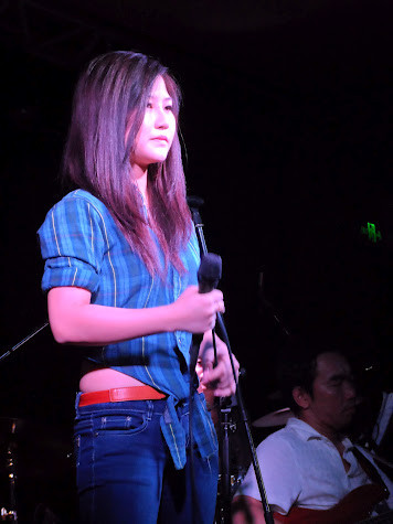 Hương Tràm có nét mặt đầy tâm trạng trong buổi tập chiều 19/9 Hương Tràm có nét mặt đầy tâm trạng trong buổi tập chiều 19/9