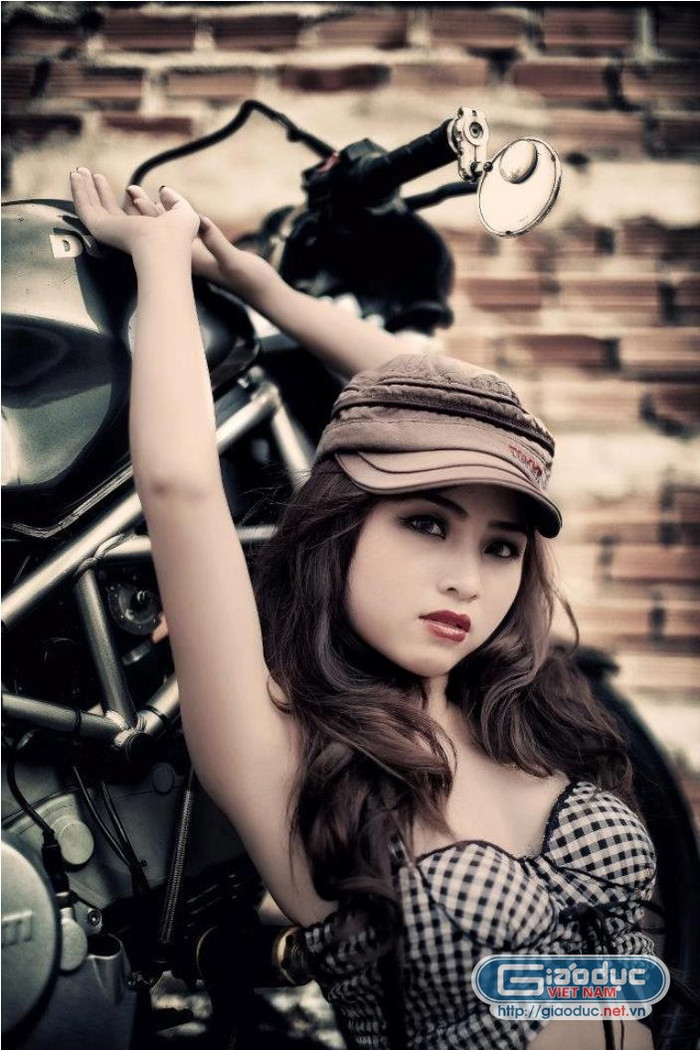 Nana cho biết, cũng có nhiều đại gia “mặt dày”. Họ nghĩ rằng, họ có tiền, họ có quyền thì họ có thể mua được tất cả. Khi tiếp xúc với Nana, họ cũng thẳng thắn “khoe” rằng, họ đã từng ngủ với các ca sỹ, Miss Teen, các cô gái khác... với giá bao nhiêu tiền. Và họ sẵn sàng trả Nana với giá cao hơn những cô gái khác. Nana cho biết, cũng có nhiều đại gia “mặt dày”. Họ nghĩ rằng, họ có tiền, họ có quyền thì họ có thể mua được tất cả. Khi tiếp xúc với Nana, họ cũng thẳng thắn “khoe” rằng, họ đã từng ngủ với các ca sỹ, Miss Teen, các cô gái khác... với giá bao nhiêu tiền. Và họ sẵn sàng trả Nana với giá cao hơn những cô gái khác.