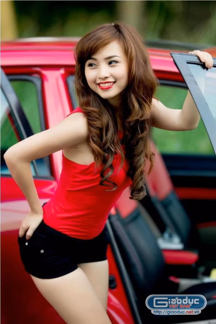 Theo cô, "việc công bố những đoạn tin nhắn đó là để mọi người thấy nhiều bạn gái trẻ có ngoại hình đẹp, có chút tiếng tăm... thường rất dễ bị dụ dỗ, gạ gẫm. Nếu không làm chủ được mình trước cám dỗ vật chất thì rất dễ bị sa ngã, đánh mất chính mình. Đó cũng là mặt trái của sự nổi tiếng mà chính bản thân nhiều cô gái trẻ đã gặp phải trong thực tế."