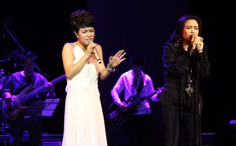 Từng "Cầm tay mùa hè" cùng Uyên Linh nhưng Thanh Lam vẫn chê "hiện tượng âm nhạc" không tiếc lời. "Giữa hai thí sinh lọt vào đêm chung kết Idol, tôi vẫn thích Mai Hương hơn. Nhiều người cho rằng Uyên Linh giống như một hiện tượng của âm nhạc Việt, nhưng theo tôi, 22 tuổi không phải là hiện tượng nữa. Nếu cô ấy mới 15 tuổi thì điều đó đúng, còn 22 tuổi vào nghề cũng là muộn rồi."