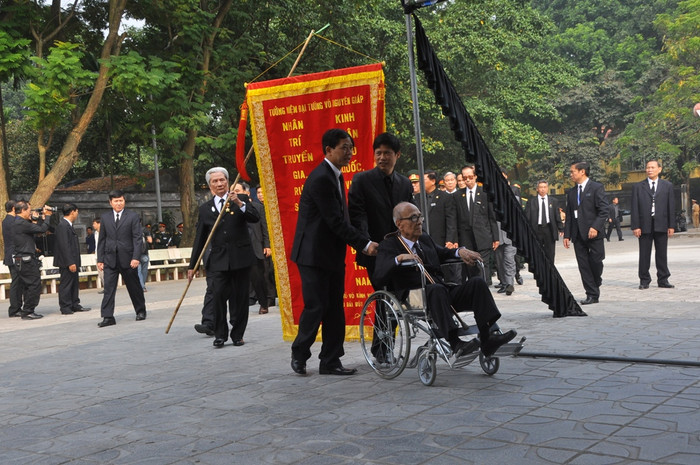 Gia đình Giáo sư Anh hùng lao động Vũ Khiêu.