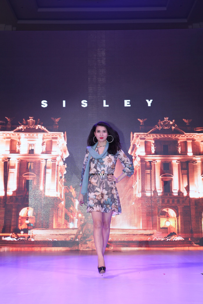 Bên cạnh những bộ sưu tập của các nhà thiết kế tên tuổi trong nước như: Hoàng Hải, Long Dũng…, chương trình còn có sự góp mặt của các bộ sưu tập ấn tượng tới từ các thương hiệu nổi tiếng như: Sisley... Bên cạnh những bộ sưu tập của các nhà thiết kế tên tuổi trong nước như: Hoàng Hải, Long Dũng…, chương trình còn có sự góp mặt của các bộ sưu tập ấn tượng tới từ các thương hiệu nổi tiếng như: Sisley...