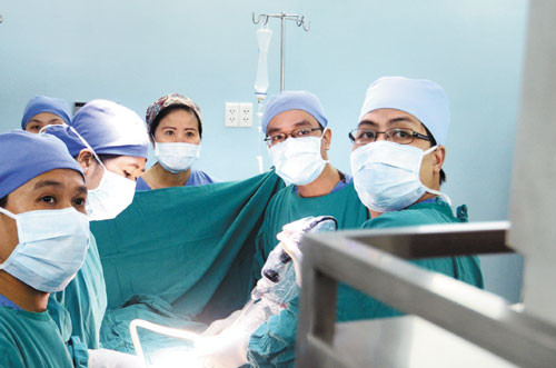 Những cuộc phẫu thuật lớn bắt buộc phải gây mê - (ảnh chụp tại Bệnh viện Nhi Đồng 2) Những cuộc phẫu thuật lớn bắt buộc phải gây mê - (ảnh chụp tại Bệnh viện Nhi Đồng 2)