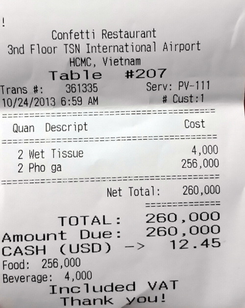 Hóa đơn in giá tiền của 2 tô phở gà là 256.000 đồng - Ảnh bạn đọc