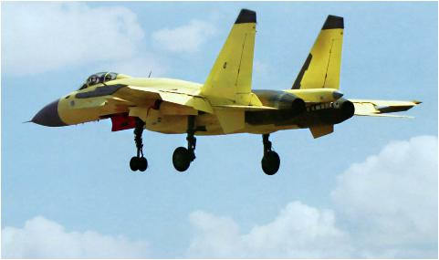 Chiến đấu cơ J-15 trên tàu sân bay Liêu Ninh (TQ) Chiến đấu cơ J-15 trên tàu sân bay Liêu Ninh (TQ)