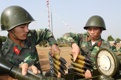 Nạp đạn. Nạp đạn.