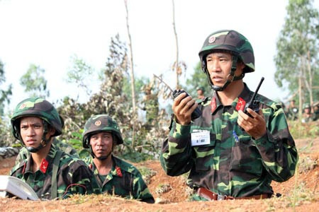 Theo sát diễn biến của trận đánh. Theo sát diễn biến của trận đánh.