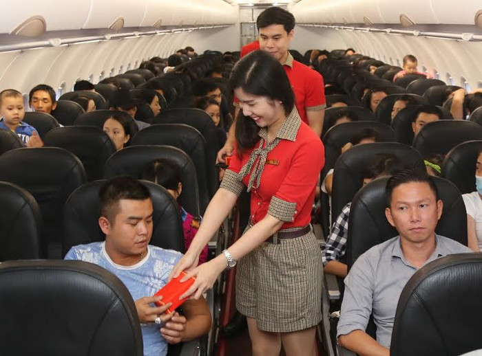 Những hành khách đầu tiên của Vietjet trên chuyến bay đến Pleiku. Những hành khách đầu tiên của Vietjet trên chuyến bay đến Pleiku.