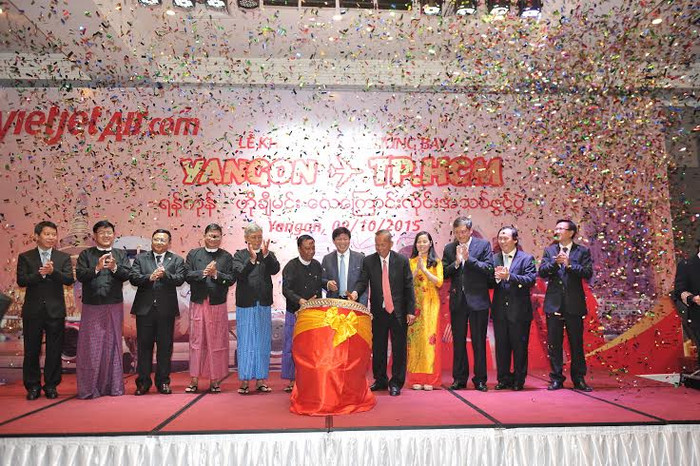 Ngày 9/10/2015 vừa qua, Vietjet cùng UBND TP.HCM và Bộ Giao Thông Vận Tải tưng bừng khai trương đường bay mới TP.HCM – Yangon (Myanmar). Ngày 9/10/2015 vừa qua, Vietjet cùng UBND TP.HCM và Bộ Giao Thông Vận Tải tưng bừng khai trương đường bay mới TP.HCM – Yangon (Myanmar).