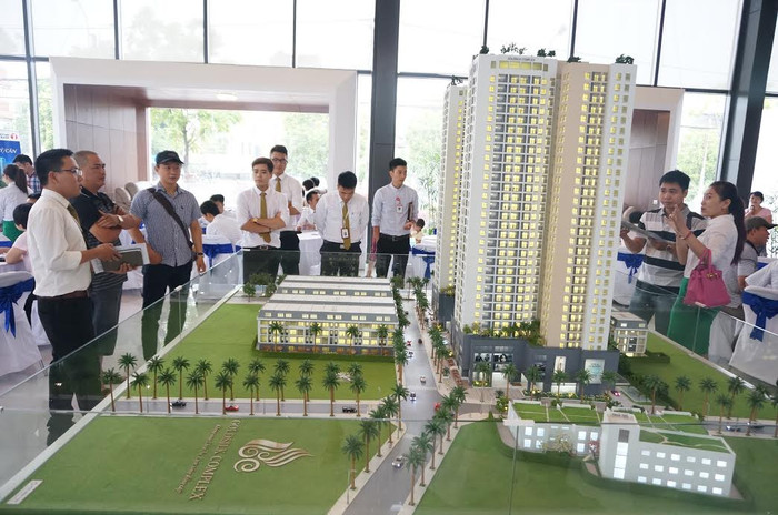 Khu bán hàng và nhà mẫu Goldsilk Complex được đầu tư đồng bộ cao cấp. Dự án có tổng thầu thi công là Coteccon. Khu bán hàng và nhà mẫu Goldsilk Complex được đầu tư đồng bộ cao cấp. Dự án có tổng thầu thi công là Coteccon.