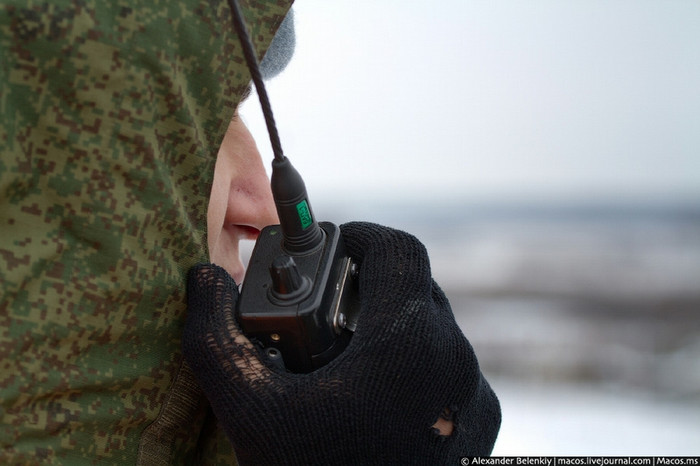 Các quân nhân tham gia kỳ "sát hạch" ở nội dung điều khiển xe thiết giáp chiến đấu Các quân nhân tham gia kỳ "sát hạch" ở nội dung điều khiển xe thiết giáp chiến đấu