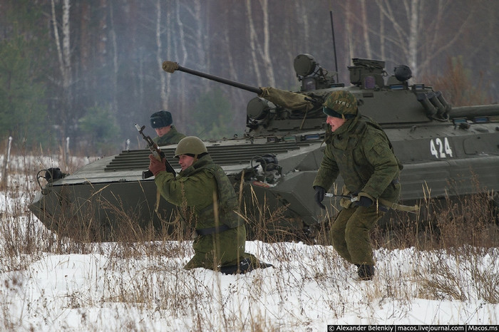 Các học viên tham gia kỳ kiểm định phải tham gia các kỳ thi như lái xe thiết giáp, bắn súng bộ binh, kết nối thiết bị thông tin, thể lực, nhập vai bắn tỉa…. Các học viên tham gia kỳ kiểm định phải tham gia các kỳ thi như lái xe thiết giáp, bắn súng bộ binh, kết nối thiết bị thông tin, thể lực, nhập vai bắn tỉa….
