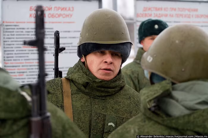 Thực hành nội dung trinh sát, sử dụng vũ khí tấn công bộ binh, bắn tỉa