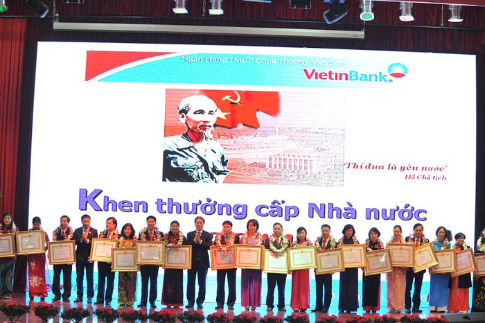 Thống đốc Nguyễn Văn Bình và Chủ tịch HĐQT VietinBank Nguyễn Văn Thắng trao tặng Huân chương Lao động hạng Ba cho các tập thể, cá nhân. Thống đốc Nguyễn Văn Bình và Chủ tịch HĐQT VietinBank Nguyễn Văn Thắng trao tặng Huân chương Lao động hạng Ba cho các tập thể, cá nhân.
