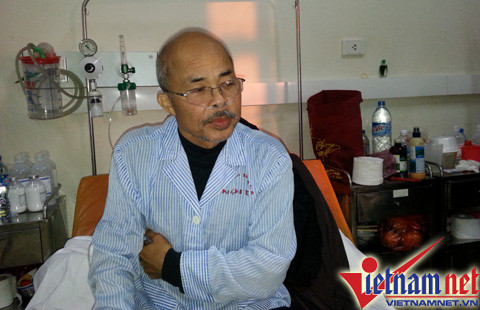 Hán Văn Tình trên giường bệnh. Hán Văn Tình trên giường bệnh.