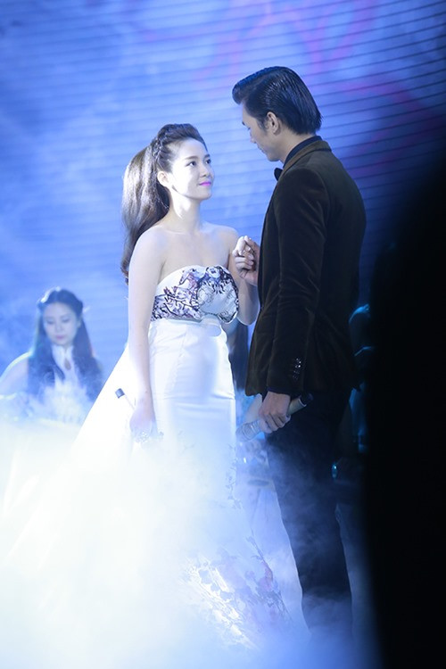 Đinh Hương - Nhan Phúc Vinh Đinh Hương - Nhan Phúc Vinh